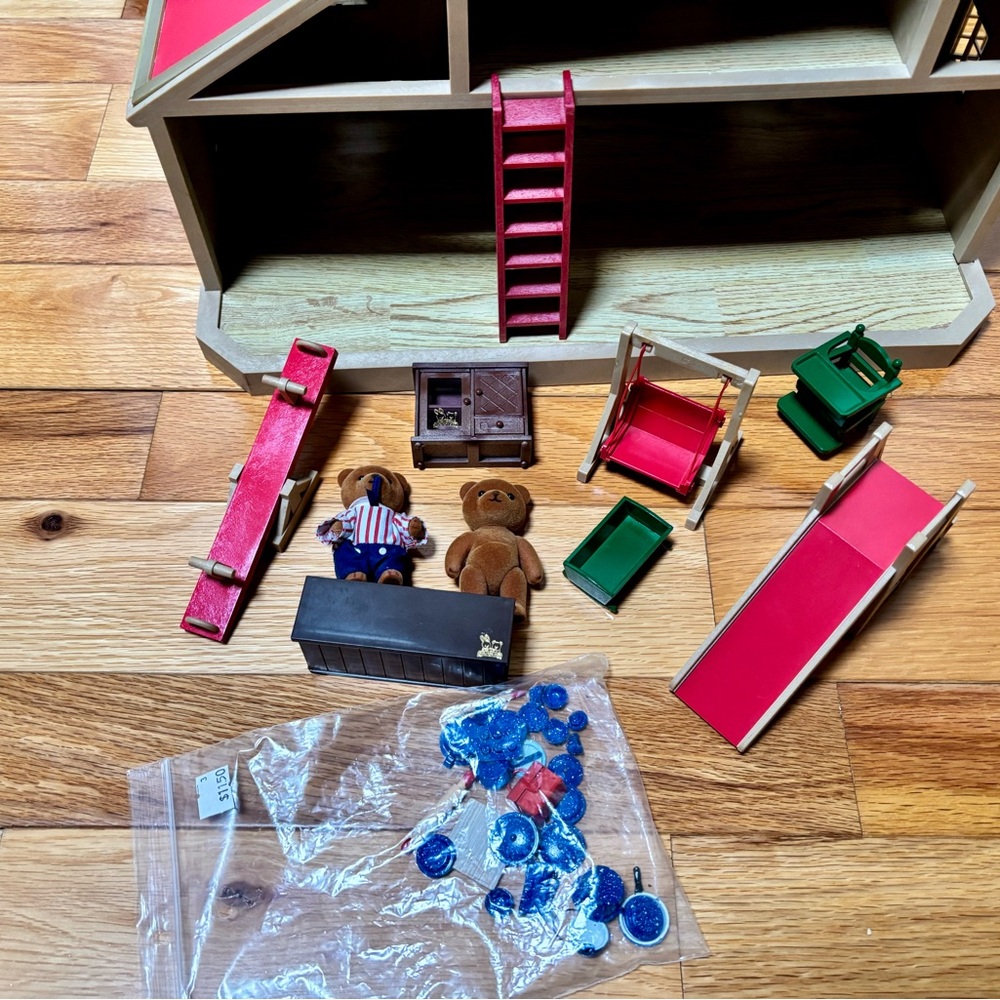 Great Condition Vintage 1985 Sylvanian Deluxe Family House set with bears